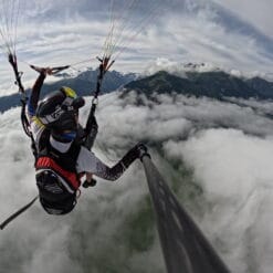 Tandemflug in Montafon über der Wolken