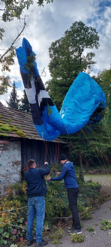 Baumlandung mit dem Gleitschirm