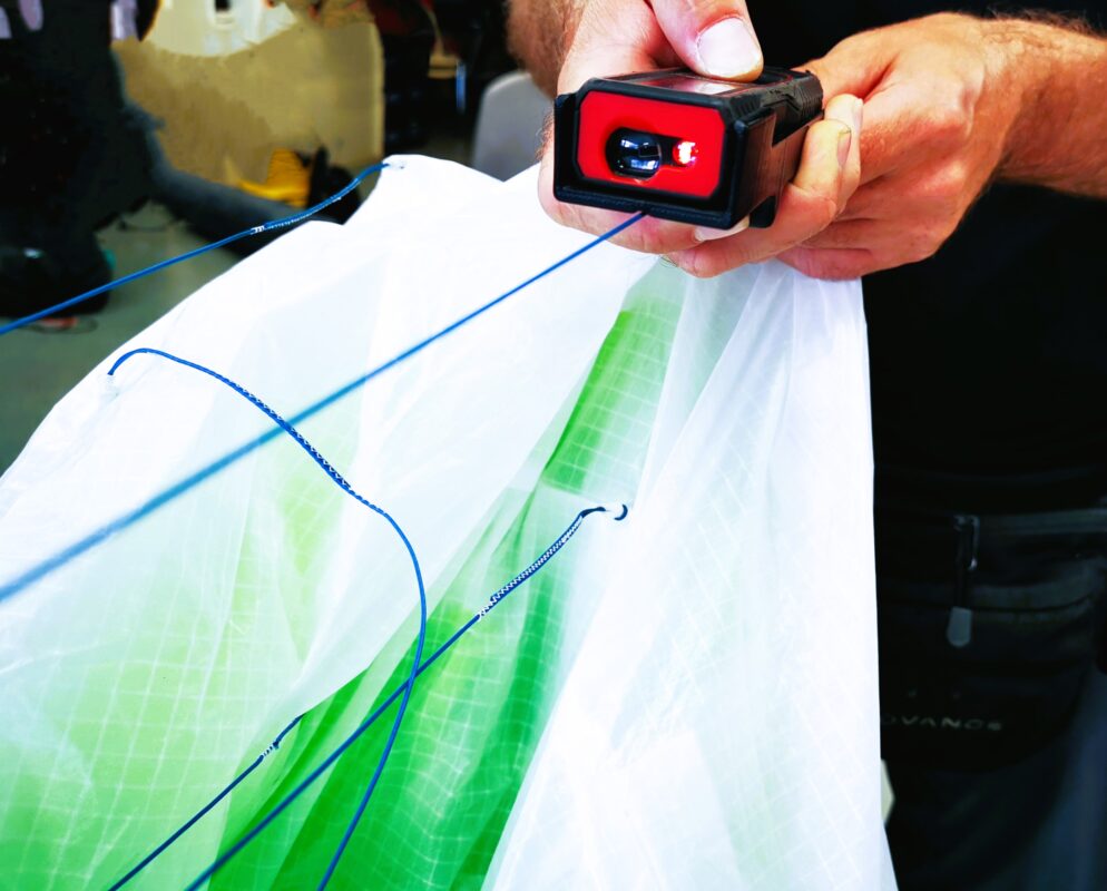 Leinen messen mit Lasermessgerät für weitere Trimm Tuning