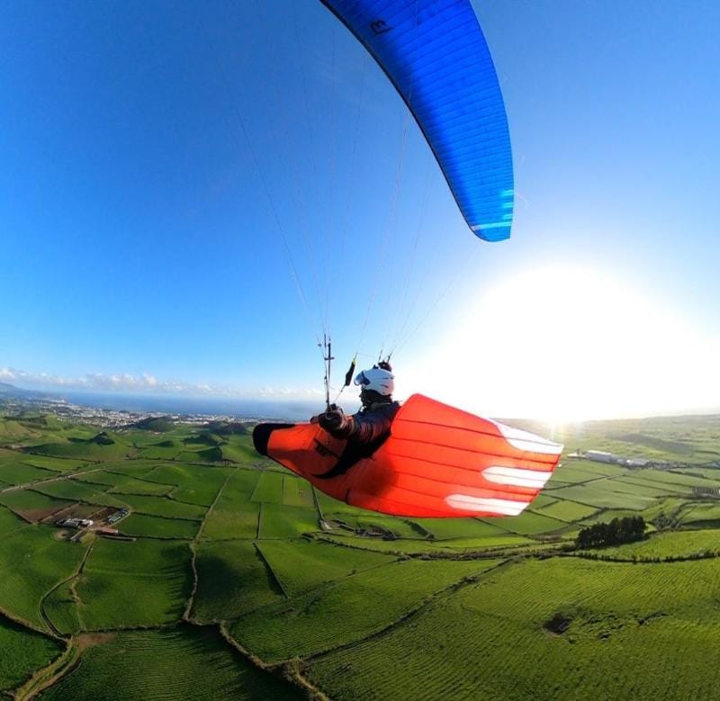 BF-cocon V3 GT Liegergurtzeug Rot im Flug