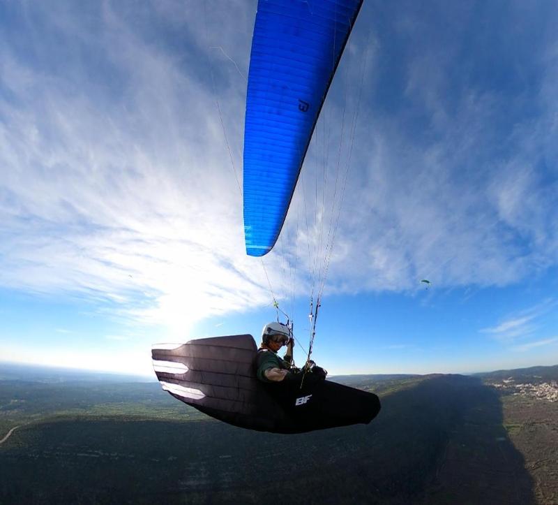 BF-cocon V3 GT Schwarz im Flug